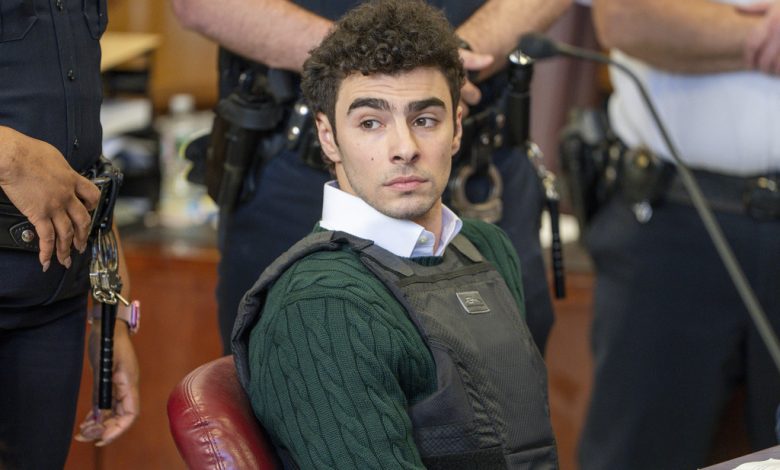 Nota en forma de corazón es hallada en los calcetines que Luigi Mangione usará en el tribunal